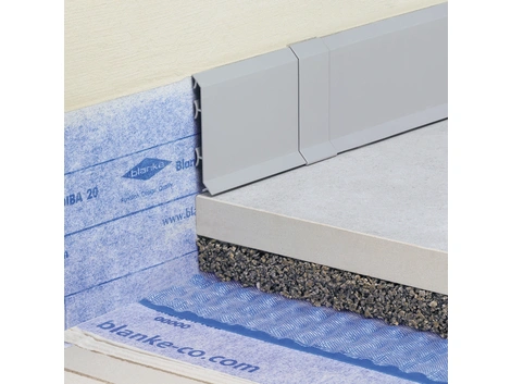 Blanke Balkon-Sockelblendprofil Alu mittelgr. 2500x99 mm