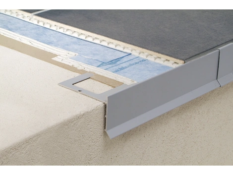 Blanke Balkon-Abschlussw. Alu mittelgr. f. 50 mm 2500x8,5 mm